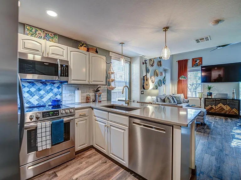 426 N Alder St — Photo 14