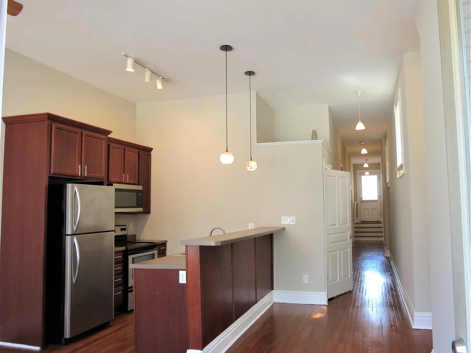 2 bed, 1500 sqft, $1,500 — Photo 1