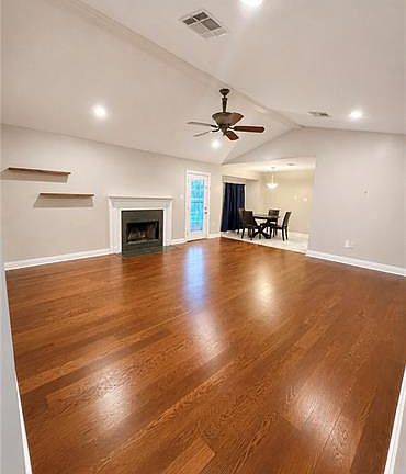 4th image of 3101 Fable St