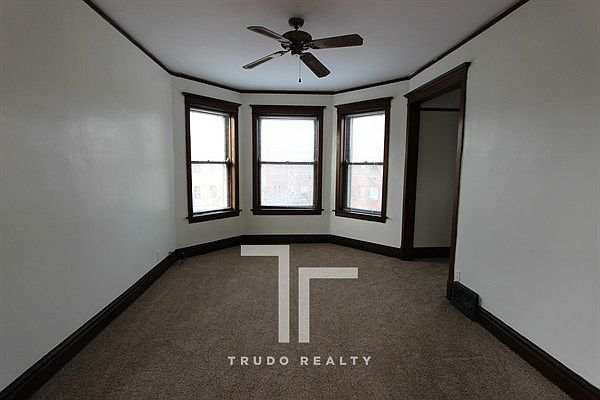 1st image of 1315 W Cornelia Ave #3