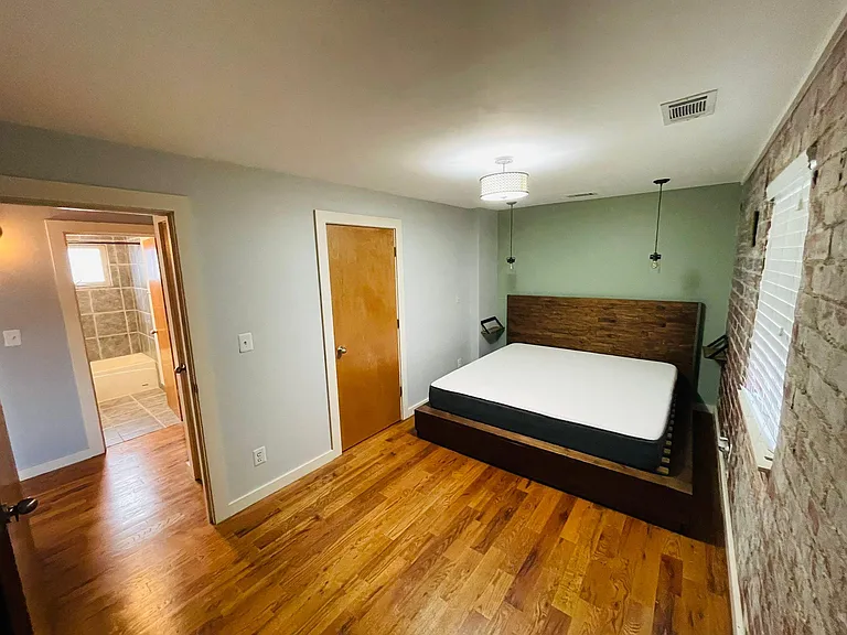562 Formwalt St SW #2 — Photo 9