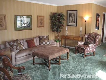 Open Floor Plan living and Dining rooms
						:
						Very large area to entertain