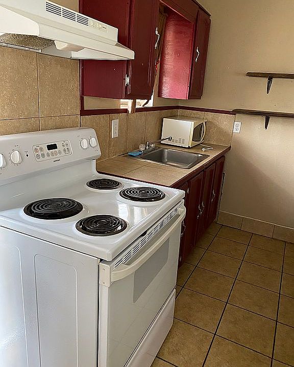1st image of 923 Cantrell Dr
