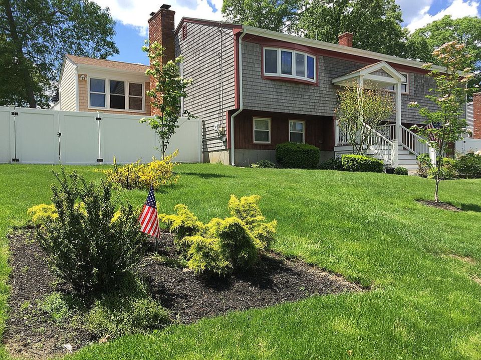 1st image of 9 Monterey Dr