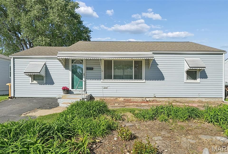 1st image of 831 Loekes Dr