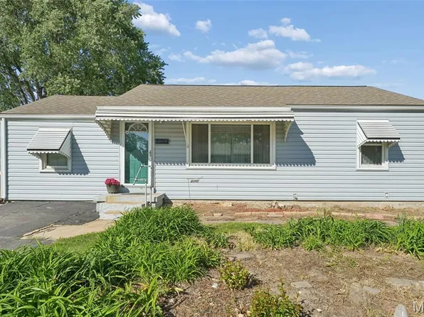 831 Loekes Dr, Florissant, MO 63031