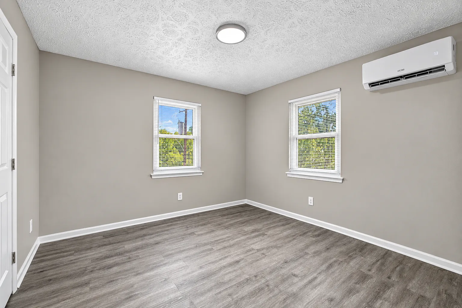 2 bed, 9912 sqft, $995 — Photo 2
