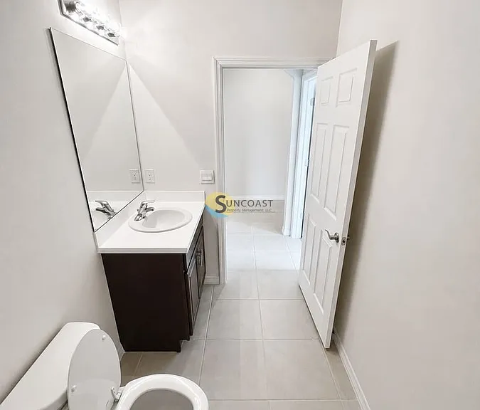 2518 NE 6th Pl — Photo 6