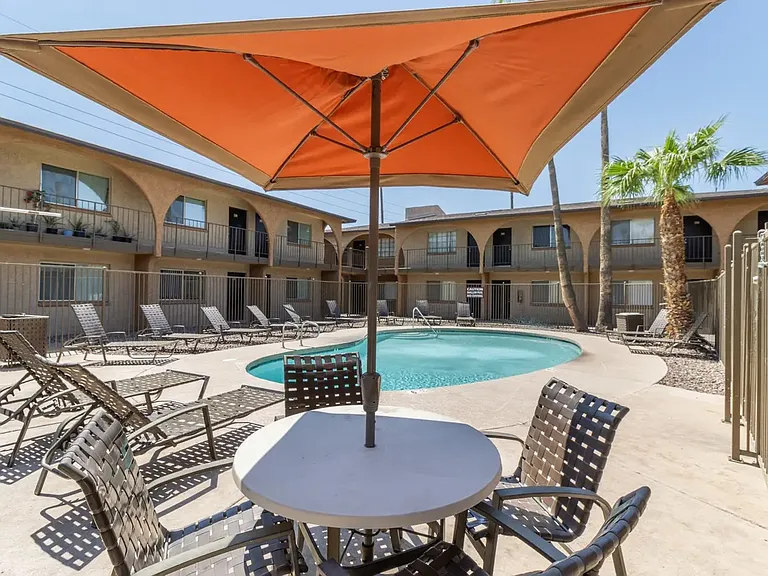 Courtyard at Encanto Apartments — Photo 5