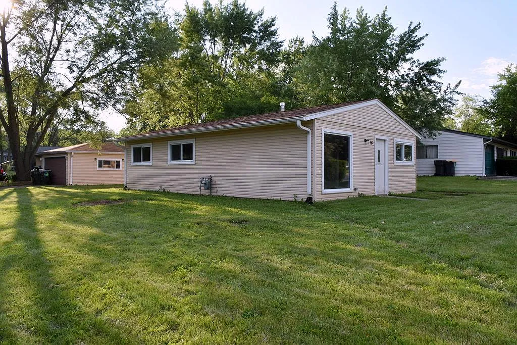 3 bed, 1207 sqft, $2,690 — Photo 3