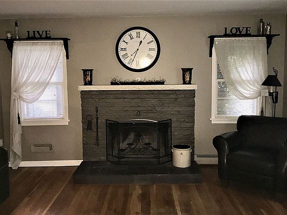 5th image of 17 Mayflower Dr
