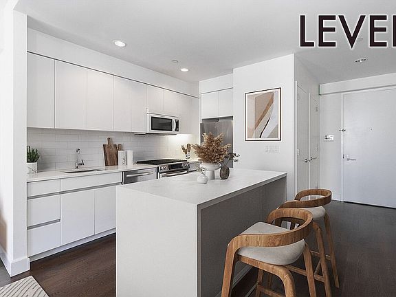 5th image of 1125 45th Ave APT 4H