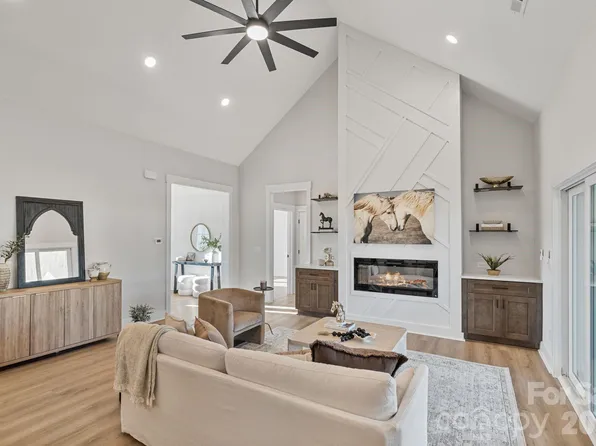 1135 Stonegate Dr, Salisbury, NC 28147