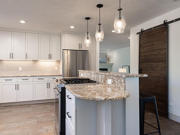 5th image of 60012 Ridgeview Dr W