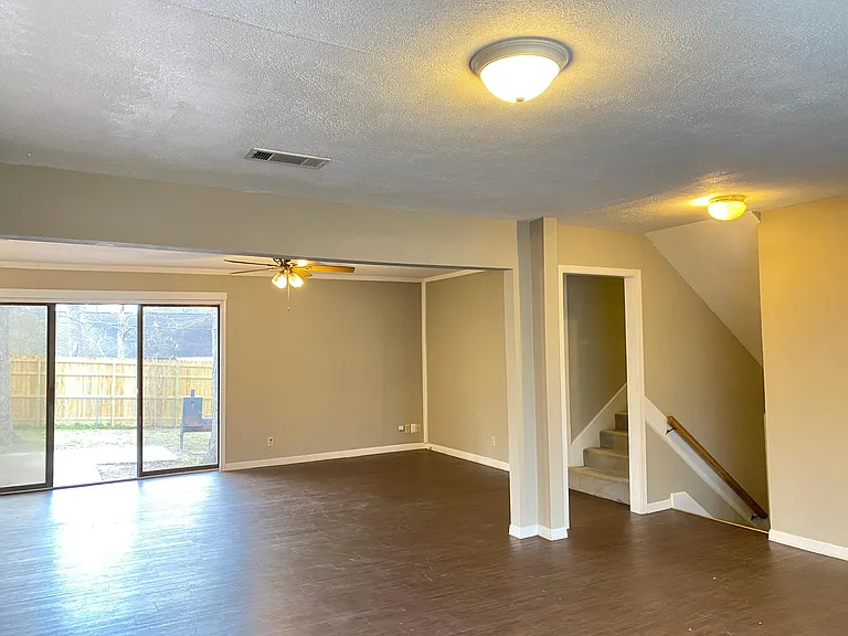 218 Hollywood Dr — Photo 8