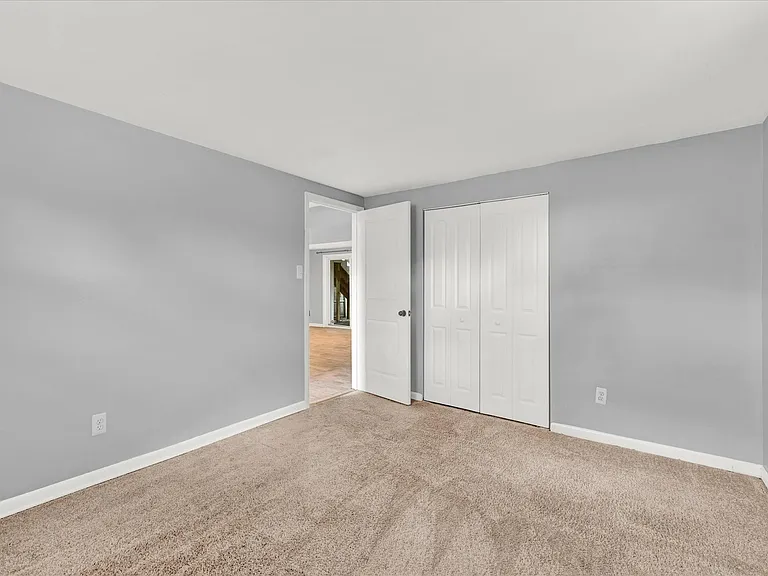 531 Kenmore Rd — Photo 9