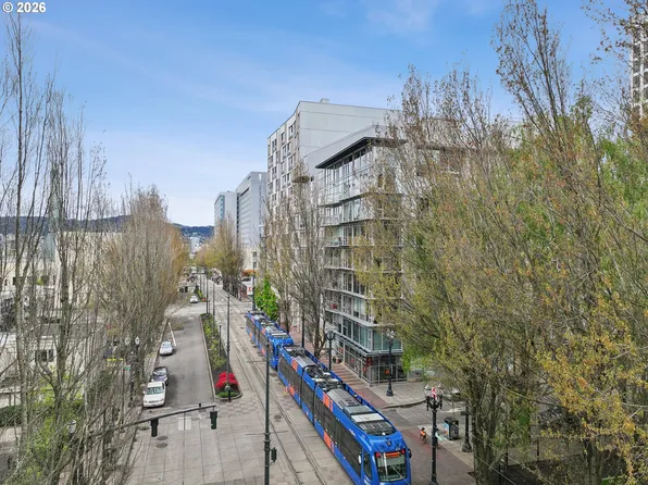 533 NE Holladay St APT 701, Portland, OR 97232