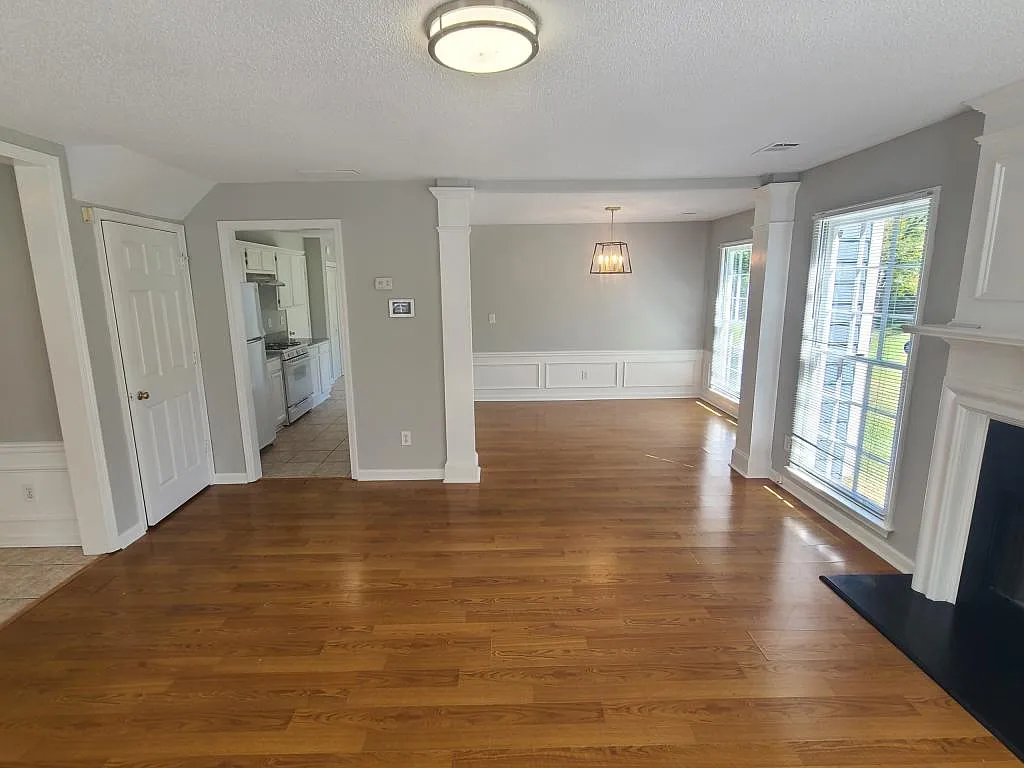 3240 Binghampton Ln — Photo 3