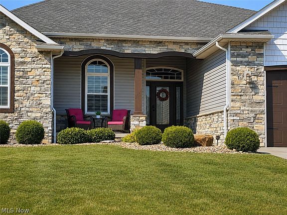 3rd image of 124 Cedars Dr