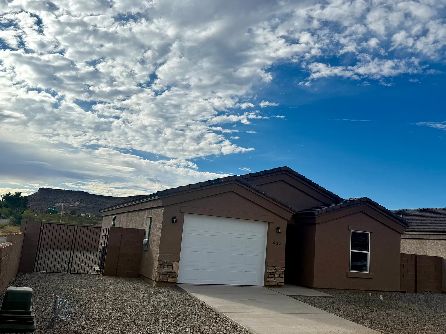 632 Vista Grande Dr — Photo 1