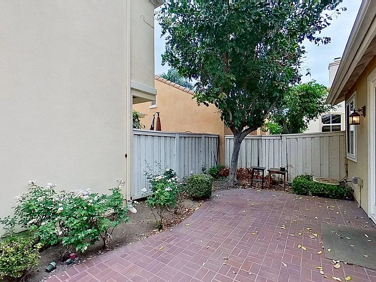 2581 W Ardenwood Ct — Photo 22