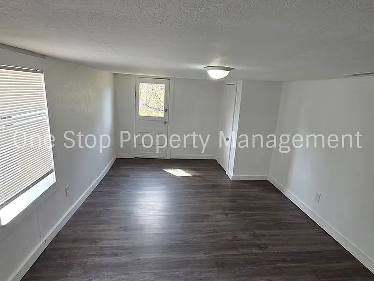 1813 E 85th St — Photo 24