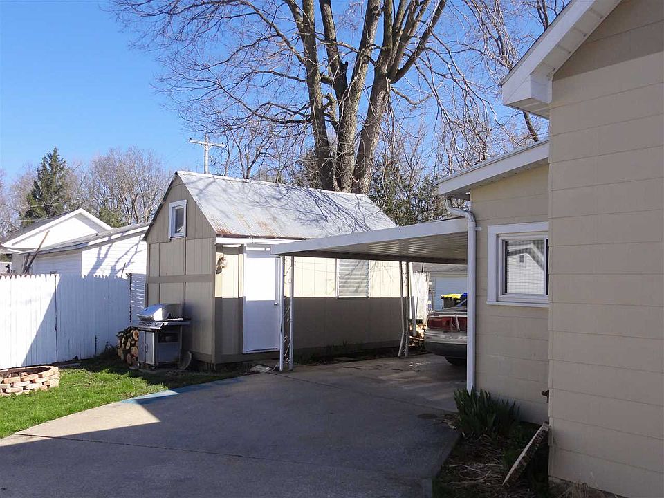 2nd image of 209 E Adams St