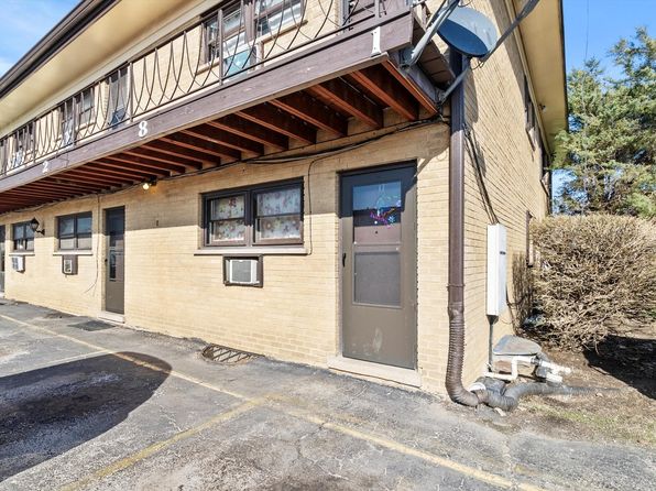 41 King Arthur Ct APT 1, Northlake, IL 60164