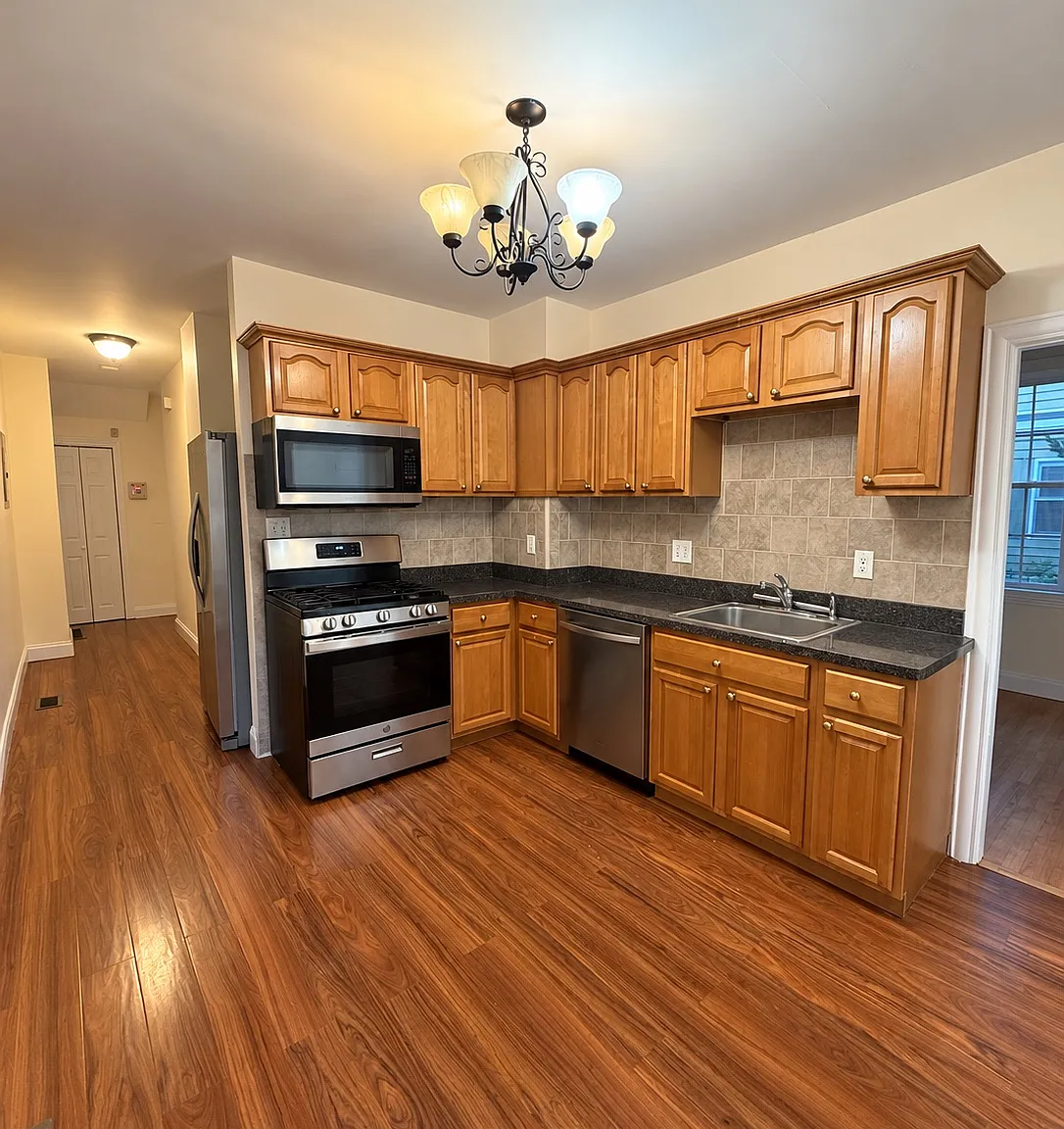2 bed, $2,800 — Photo 1