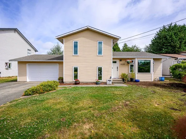 1646 Maquinna Ave, Comox, BC V9M 3L1