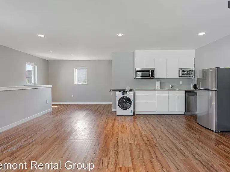 1070 33rd St — Photo 15
