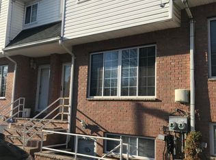 17 Iris Ct, Staten Island, NY 10309