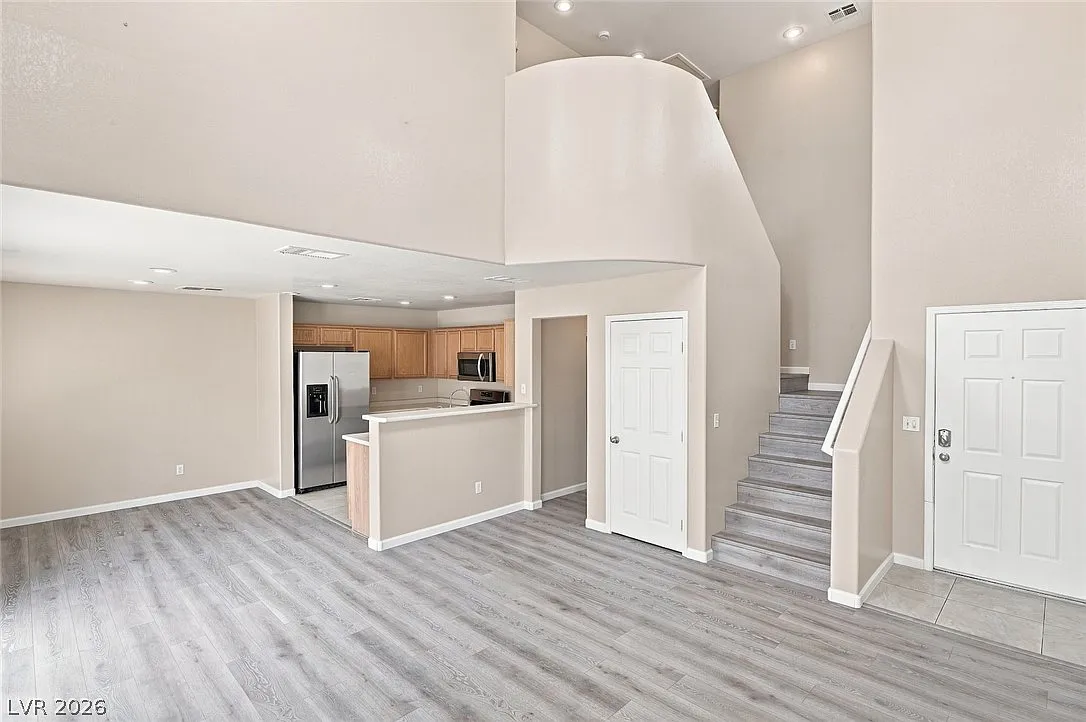 3 bed, 3.0 bath, 1417 sqft, $1,875 — Photo 3