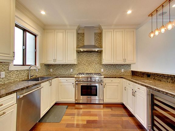 2nd image of 2045 Hyde St