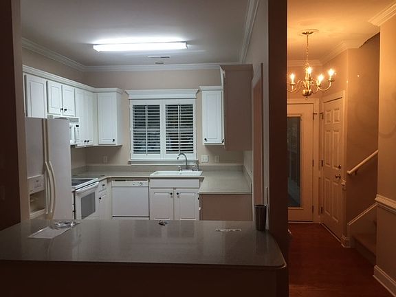 4th image of 5001 Glen Cove Dr
