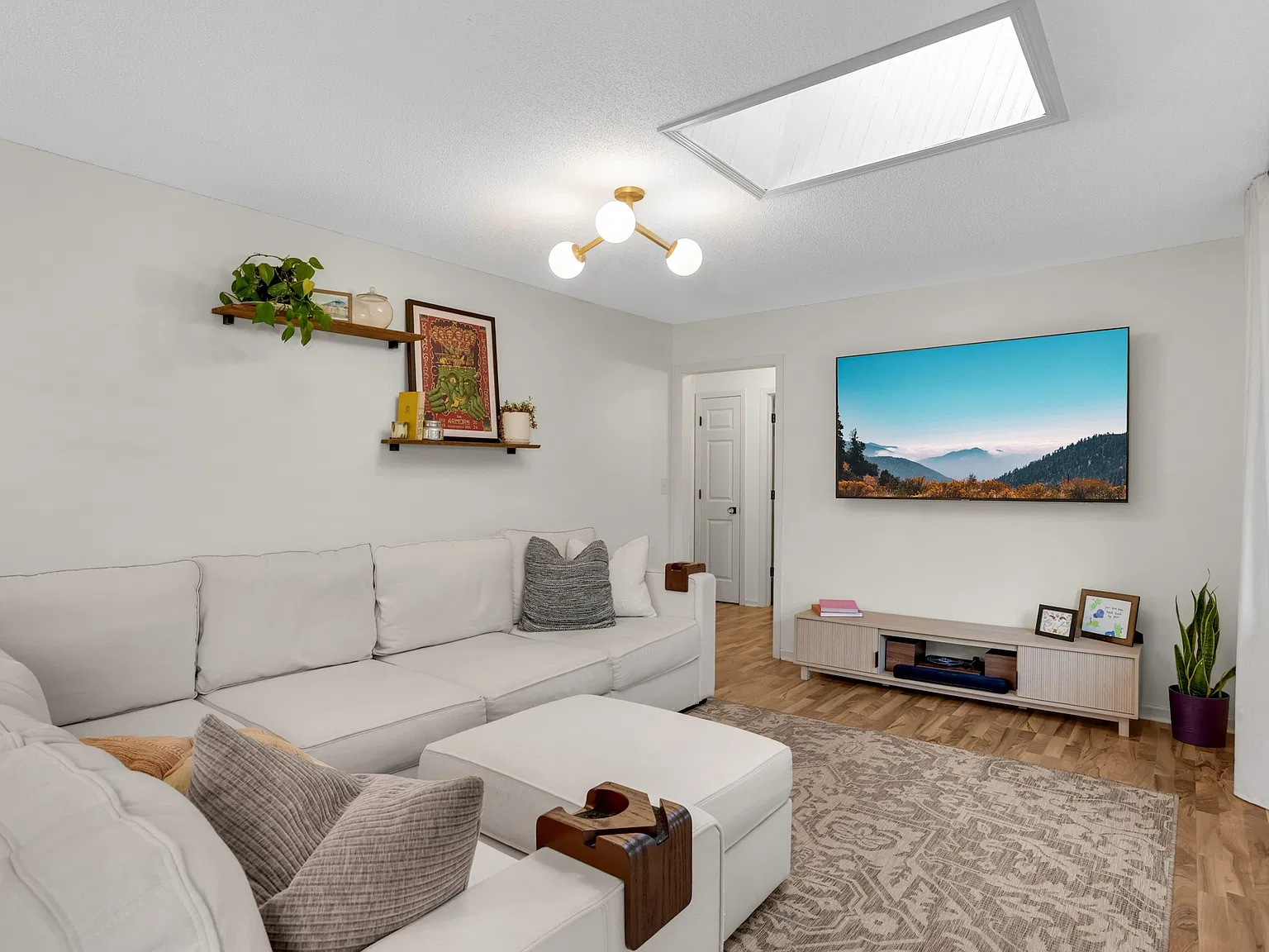 3 bed, 1368 sqft, $2,600 — Photo 3
