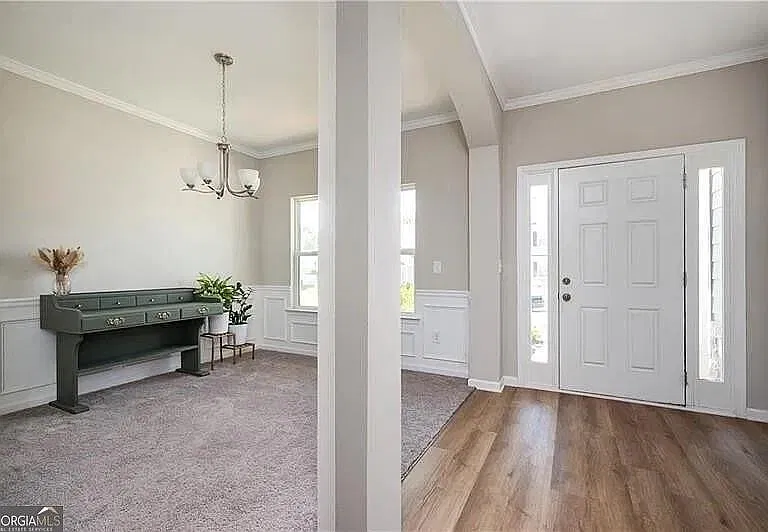 4 bed, 2.5 bath, 2327 sqft, $2,500 — Photo 3