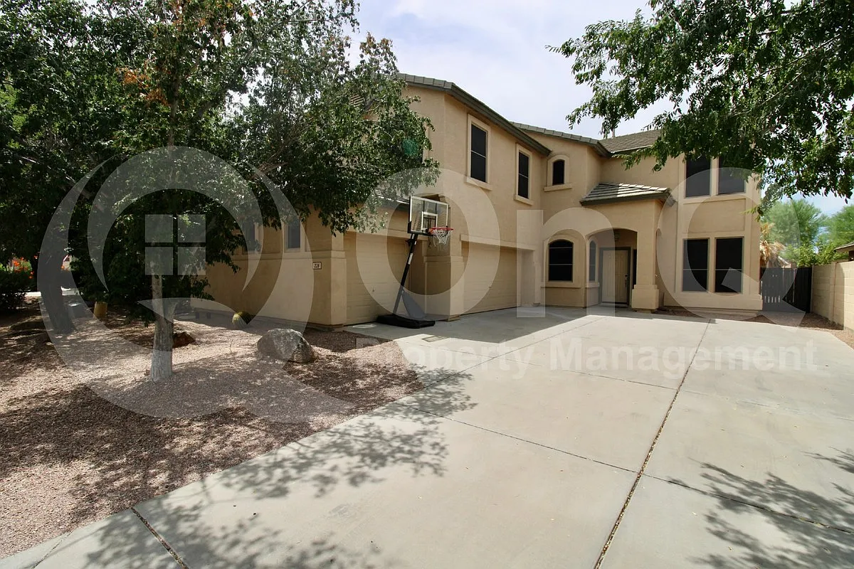 5 bed, 3.0 bath, 2997 sqft, $2,799 — Photo 1