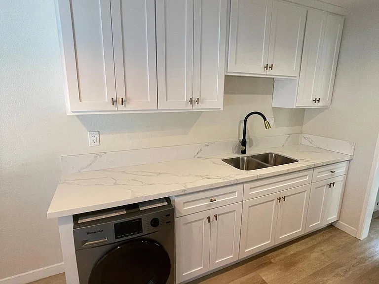 861 N Washington Pl #8 — Photo 3