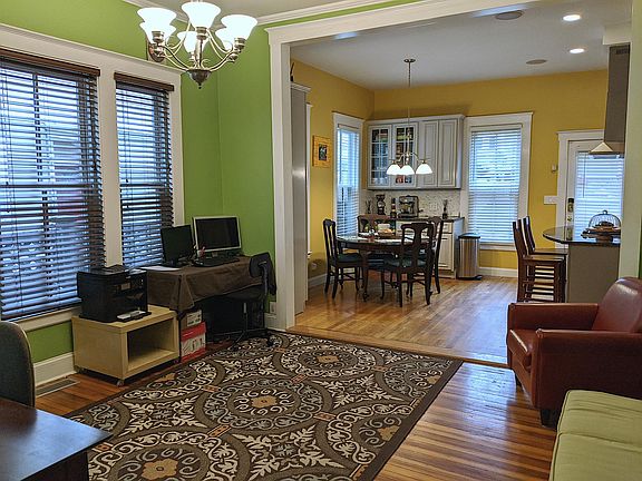 Dining room to kitchen