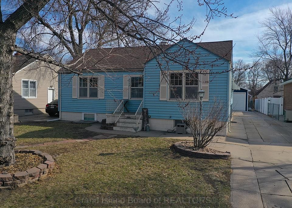1st image of 2211 W Division St
