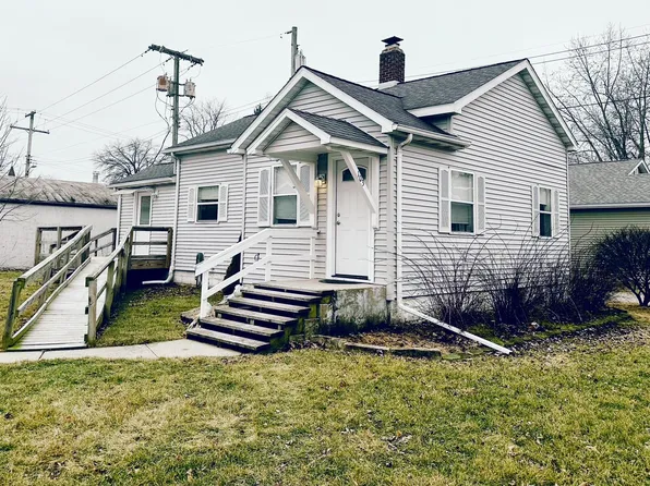 103 W Mentor St, Kouts, IN 46347