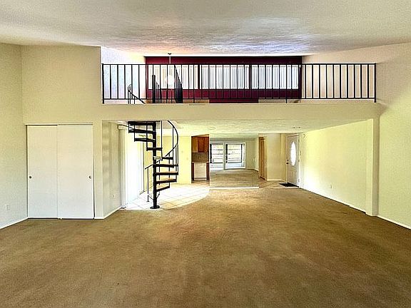 Living rm, loft..wide open