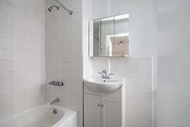 Rented by R New York