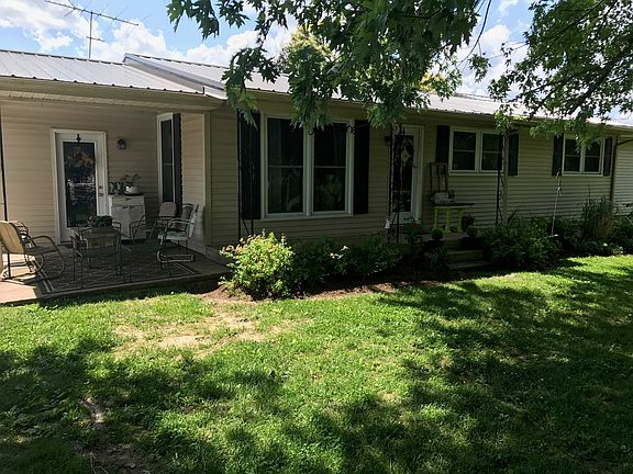 Beatiful yd w/mature trees