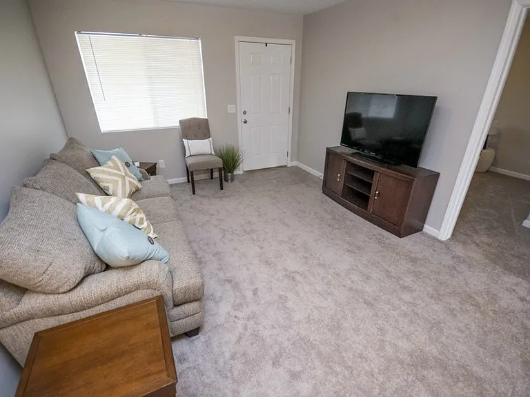 522 Gerald Ct — Photo 4