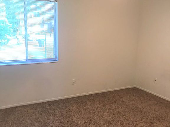5th image of 1853 Ivy Ln #11