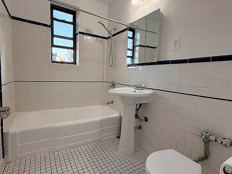 85-2 139th St #2M — Photo 15