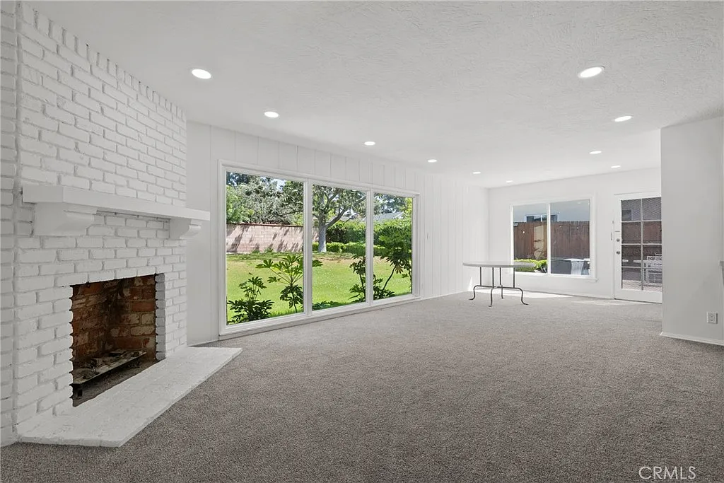 3 bed, 1413 sqft, $4,599 — Photo 1