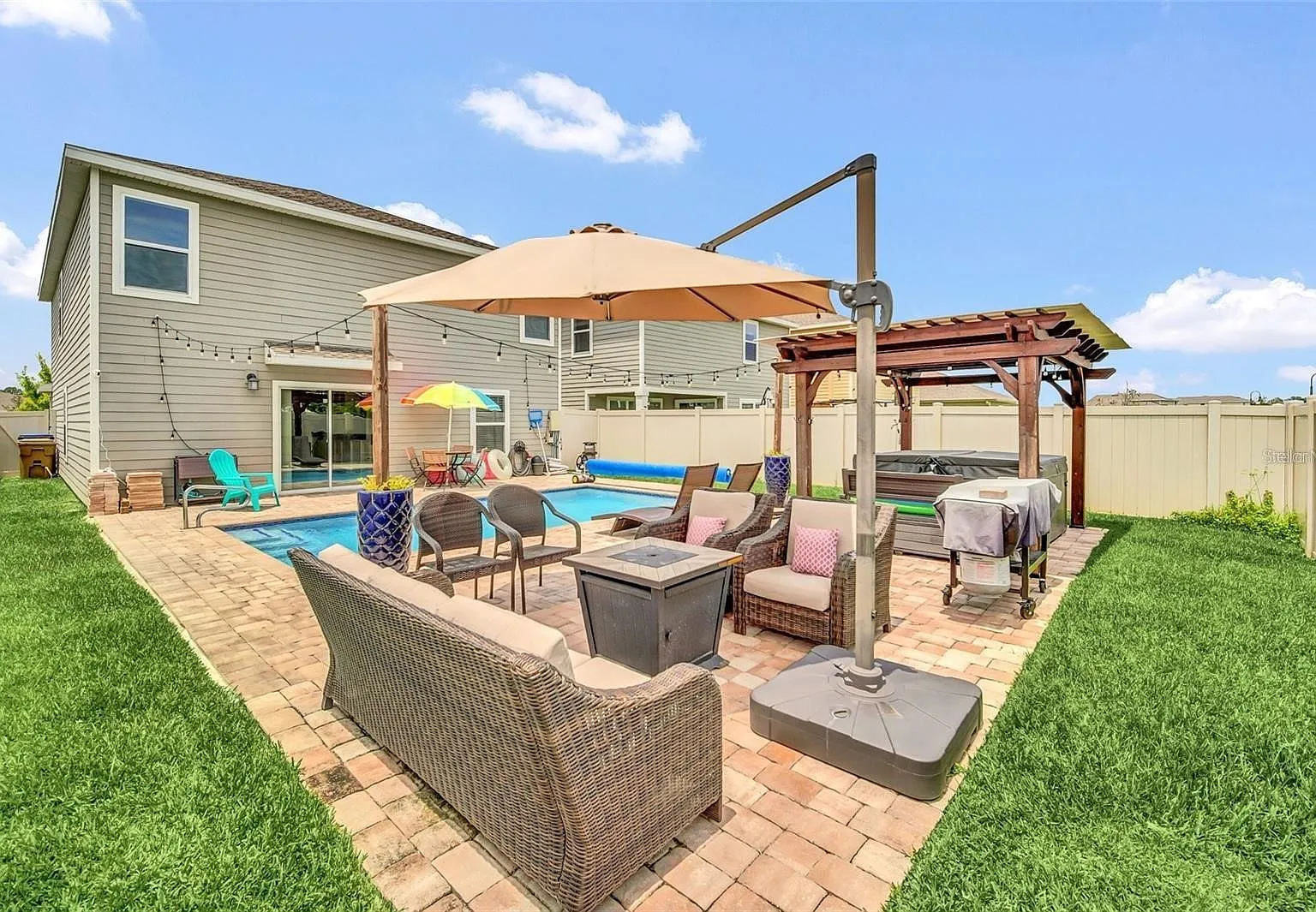 6 bed, 2586 sqft, $3,200 — Photo 3